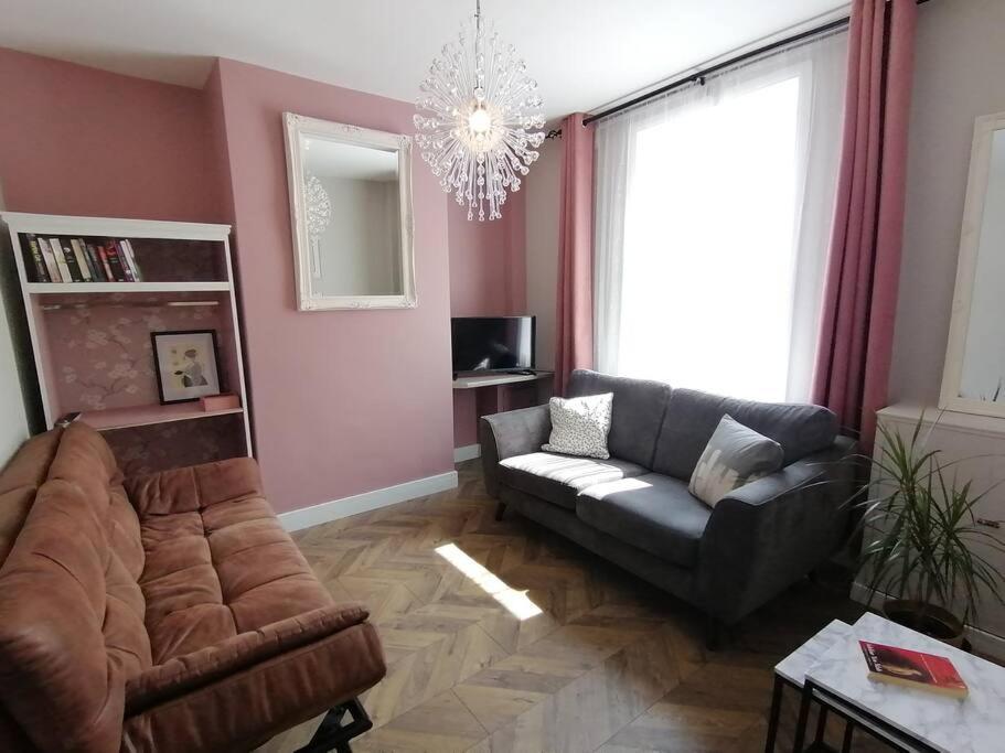 Stunning 3 Bedroom Townhouse In The Heart Of City Belfast Exterior photo