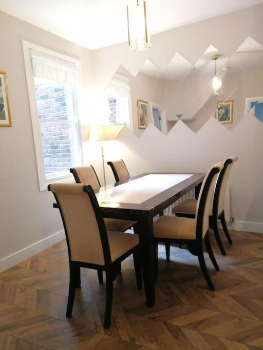 Stunning 3 Bedroom Townhouse In The Heart Of City Belfast Exterior photo